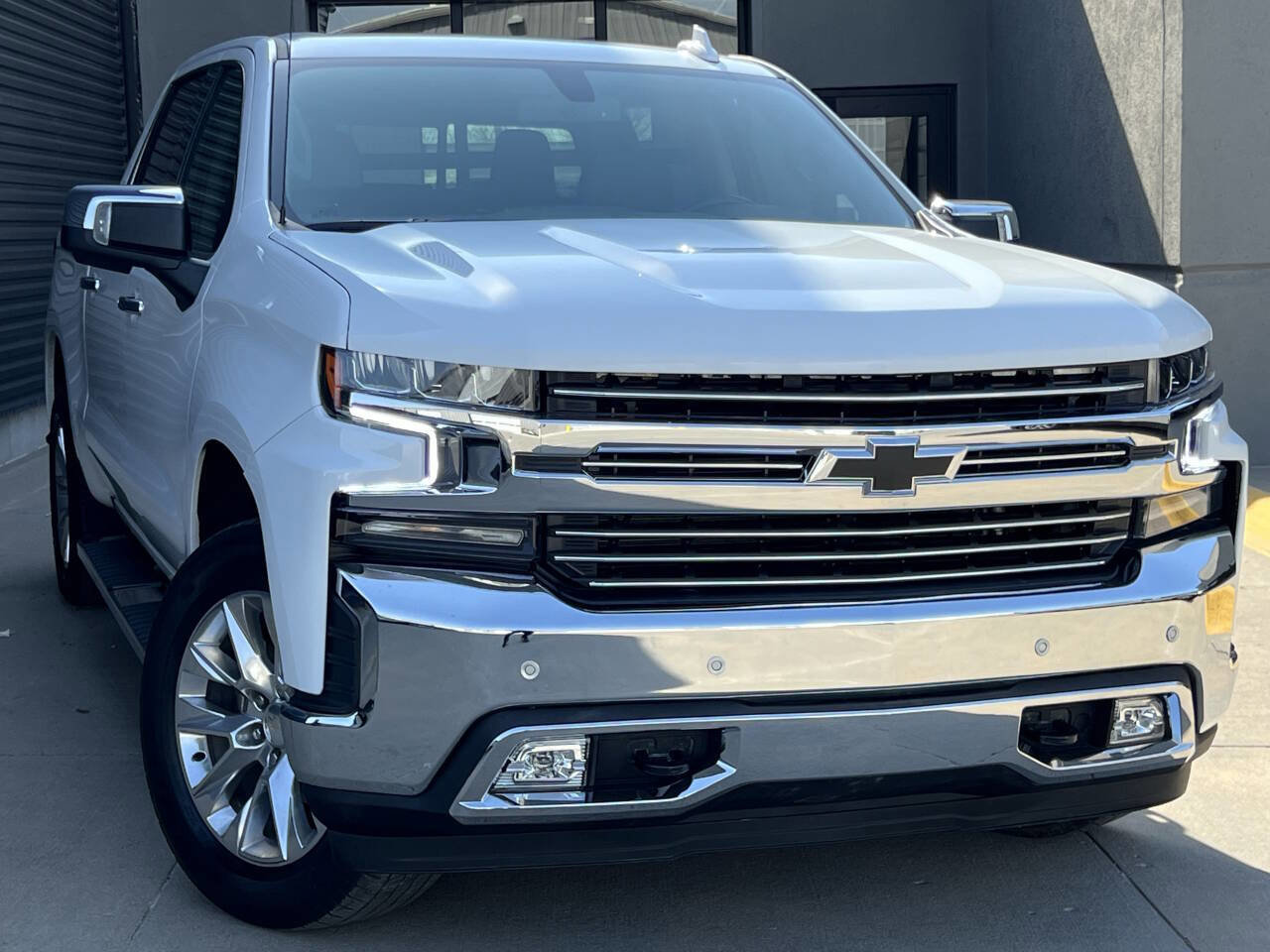 Used 2021 Chevrolet Silverado 1500 LTZ w/ LTZ Convenience Package II AWD/4WD image 5