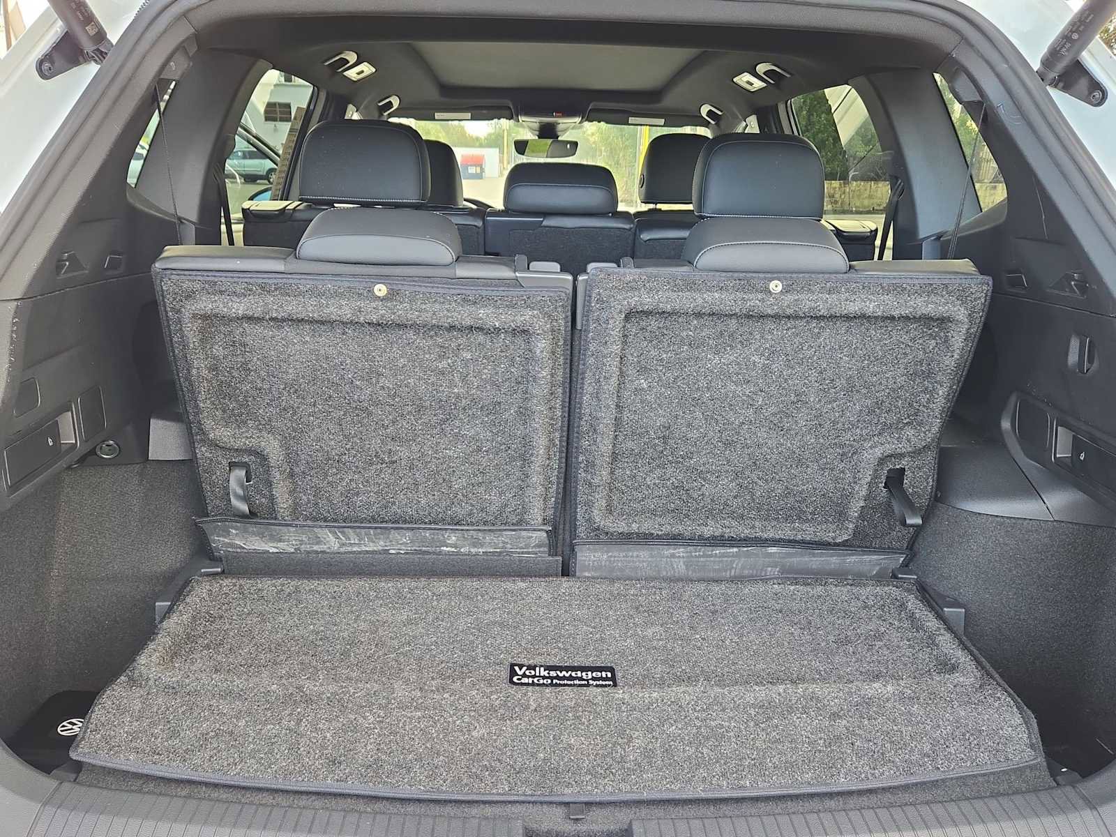 Used 2023 Volkswagen Tiguan SE R-Line image 39