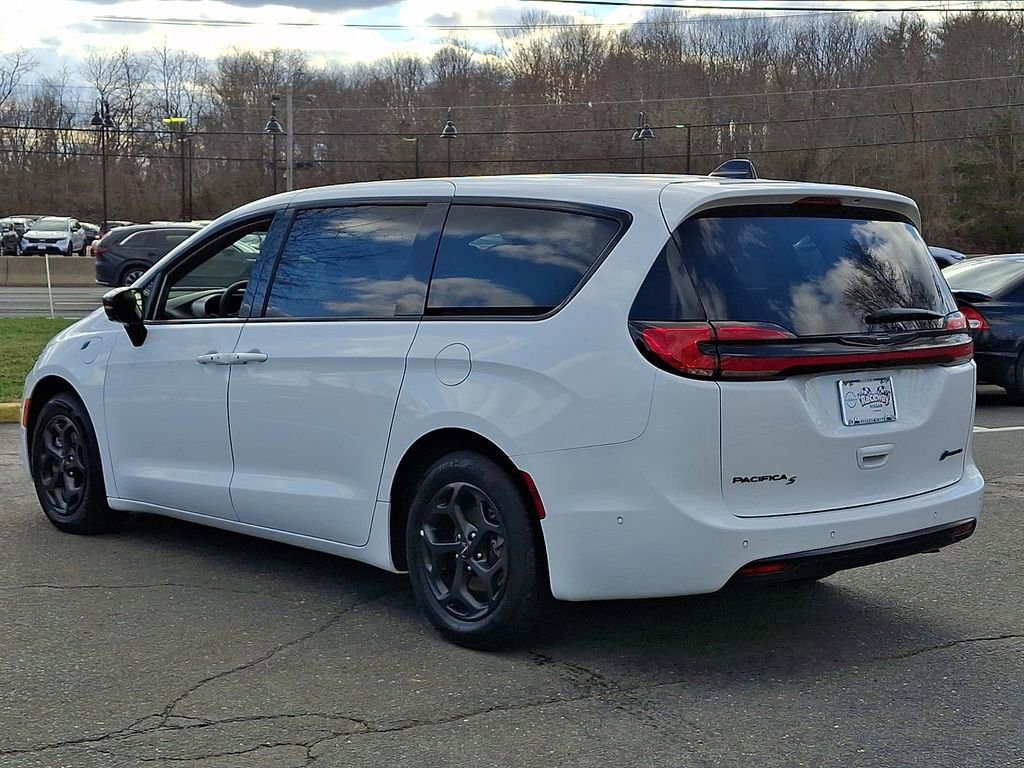 Used 2024 Chrysler Pacifica Select image 6