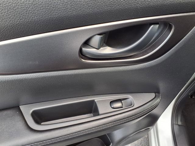 Used 2018 Nissan Rogue Sport S image 18