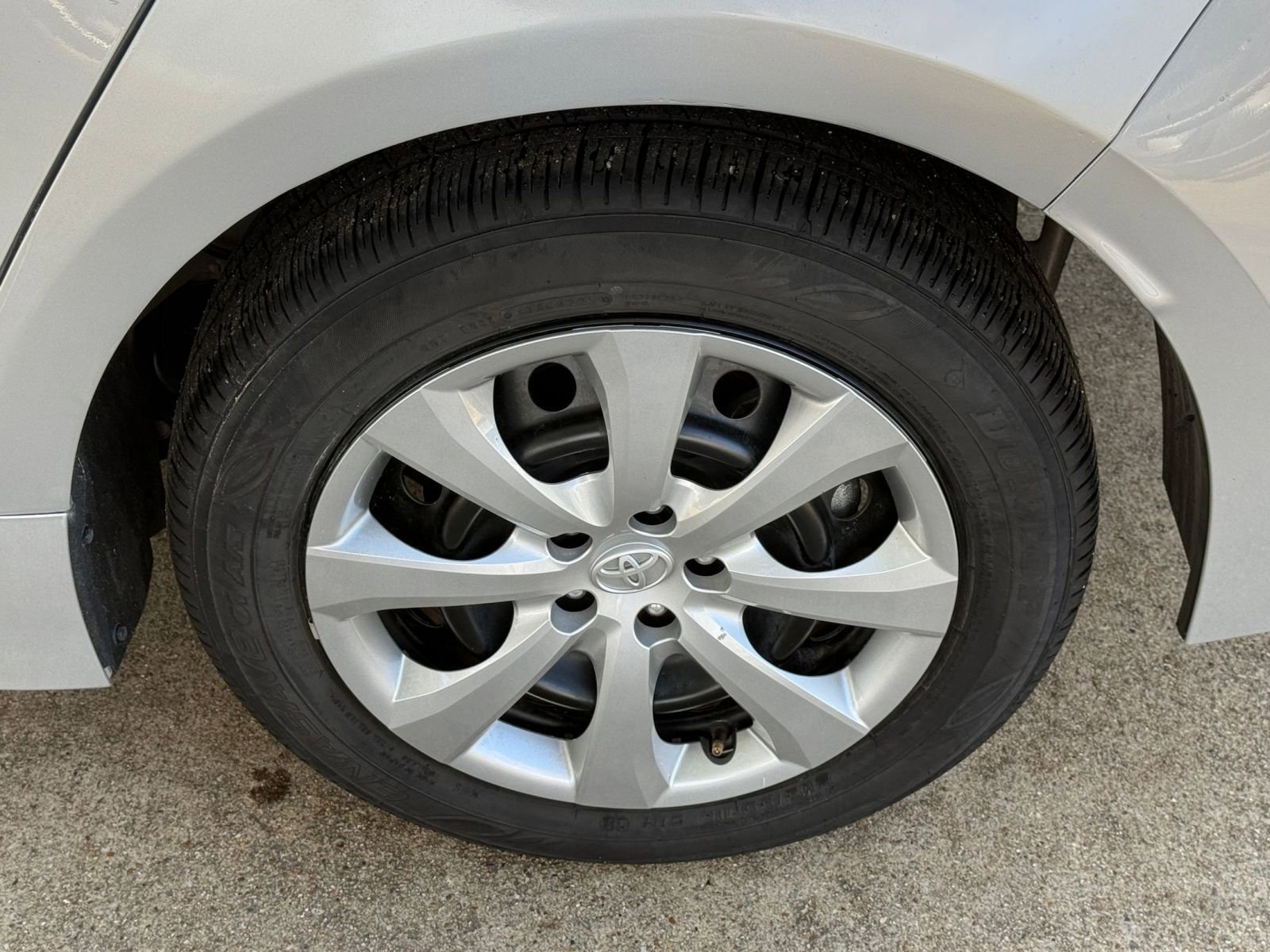 Used 2025 Toyota Corolla LE image 30