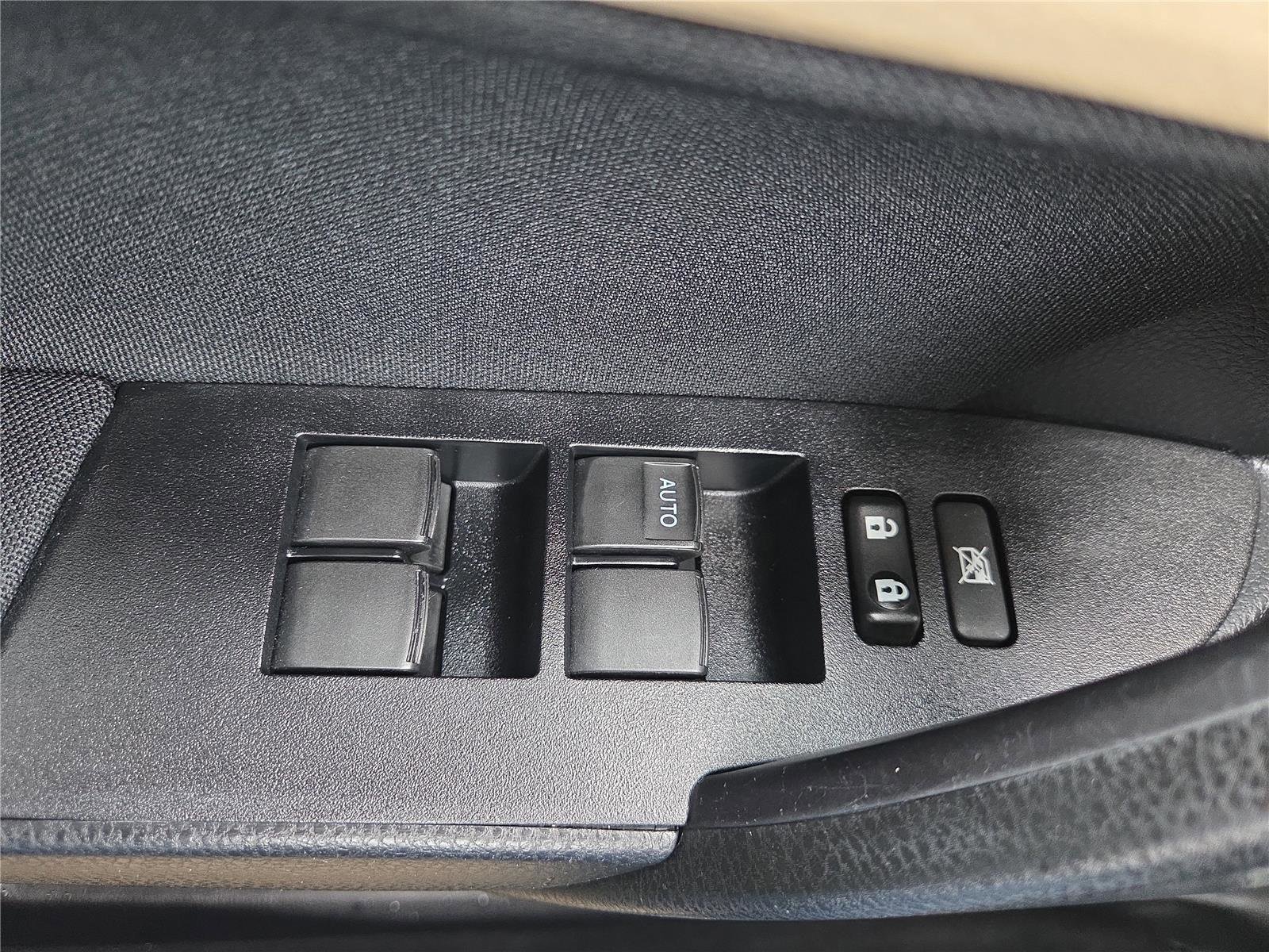 Used 2017 Toyota Corolla LE image 12