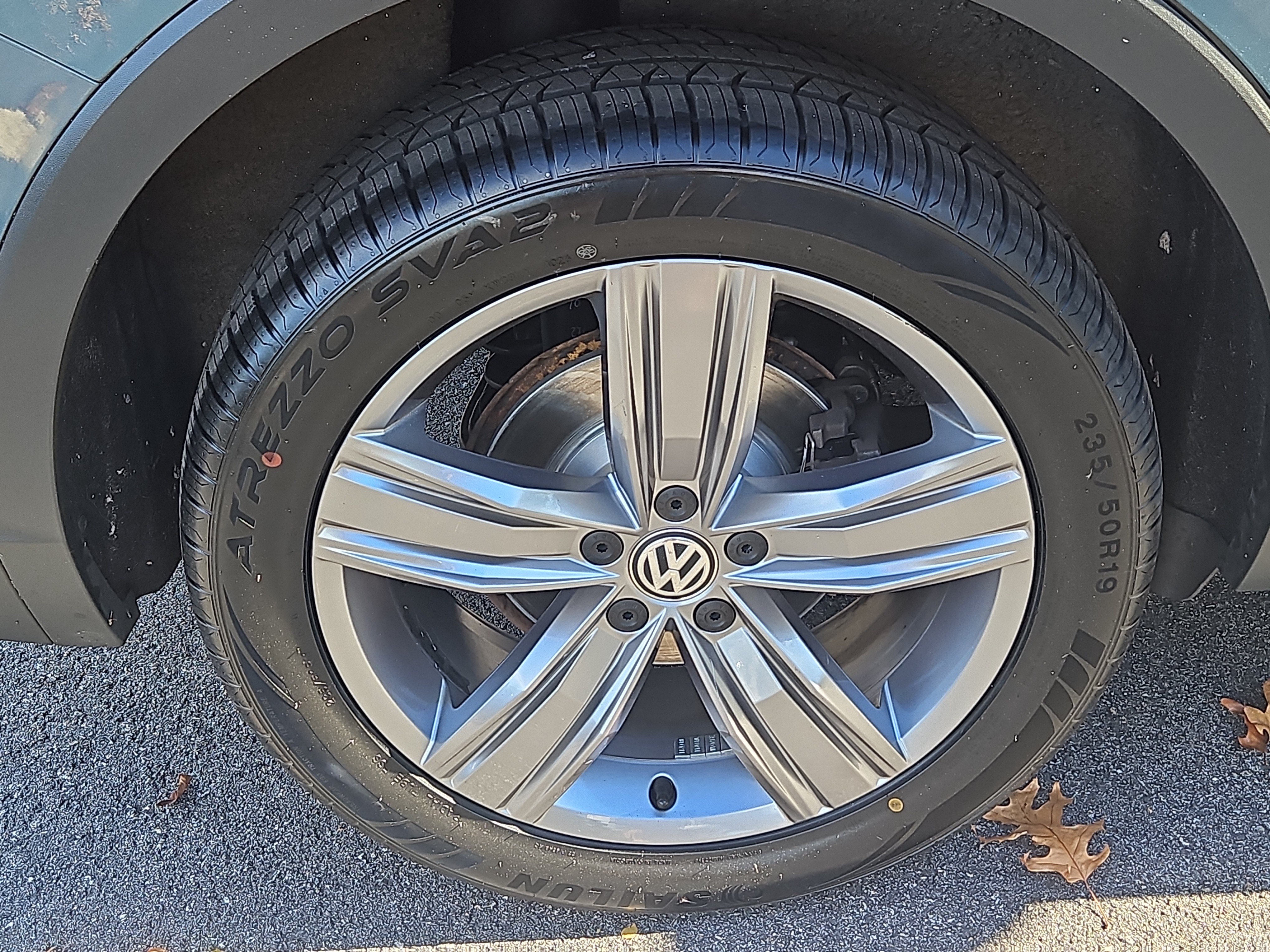 Used 2021 Volkswagen Tiguan SEL AWD/4WD image 28