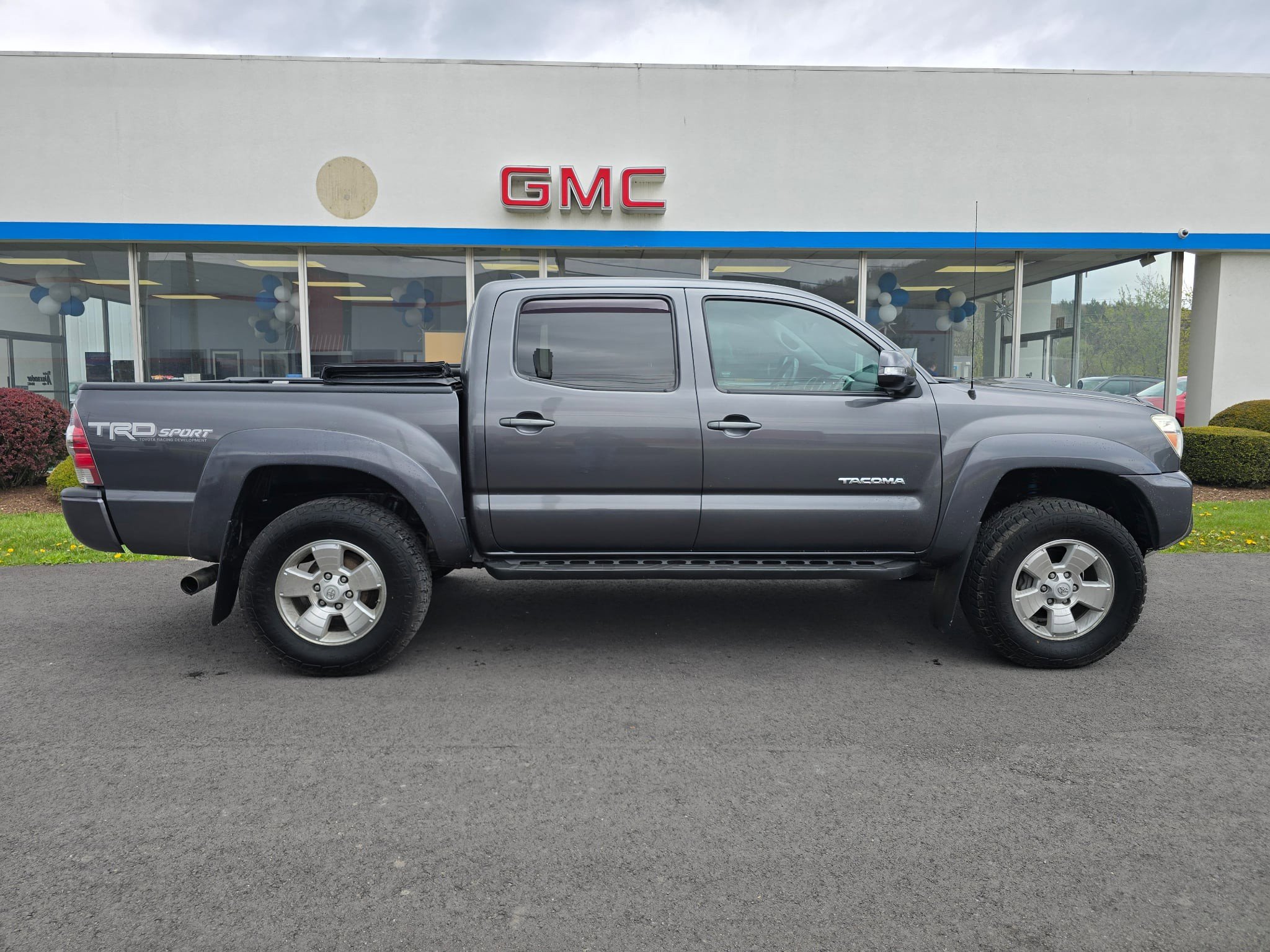 Used 2015 Toyota Tacoma 4x4 Double Cab w/ TRD Sport Package image 2