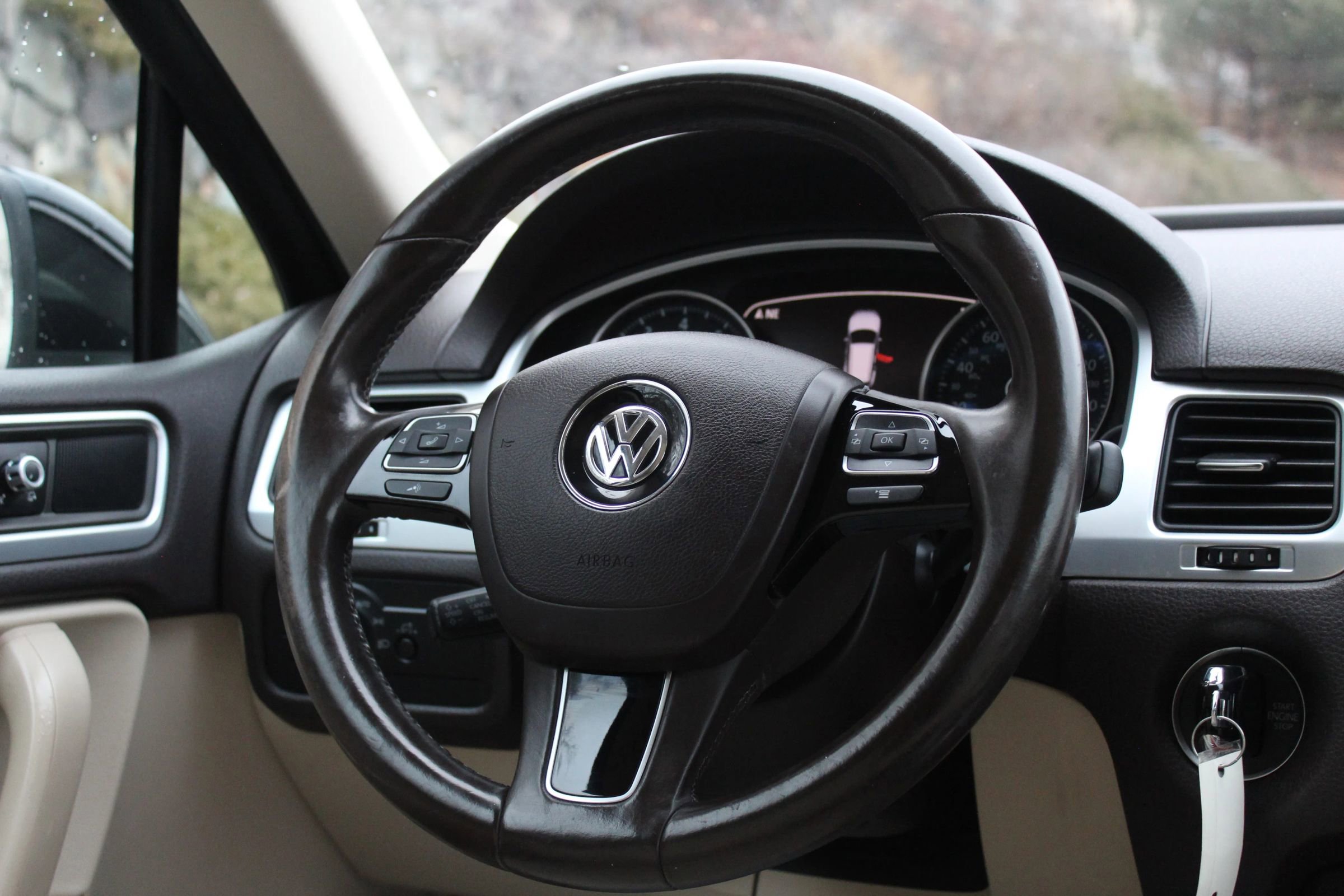 Used 2014 Volkswagen Touareg Hybrid image 20