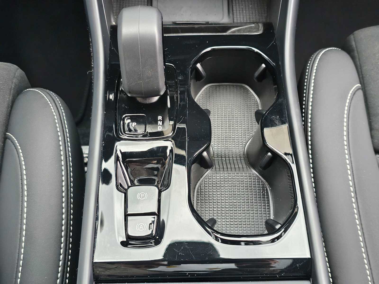 Certified 2025 Volvo XC40 B5 Plus image 26