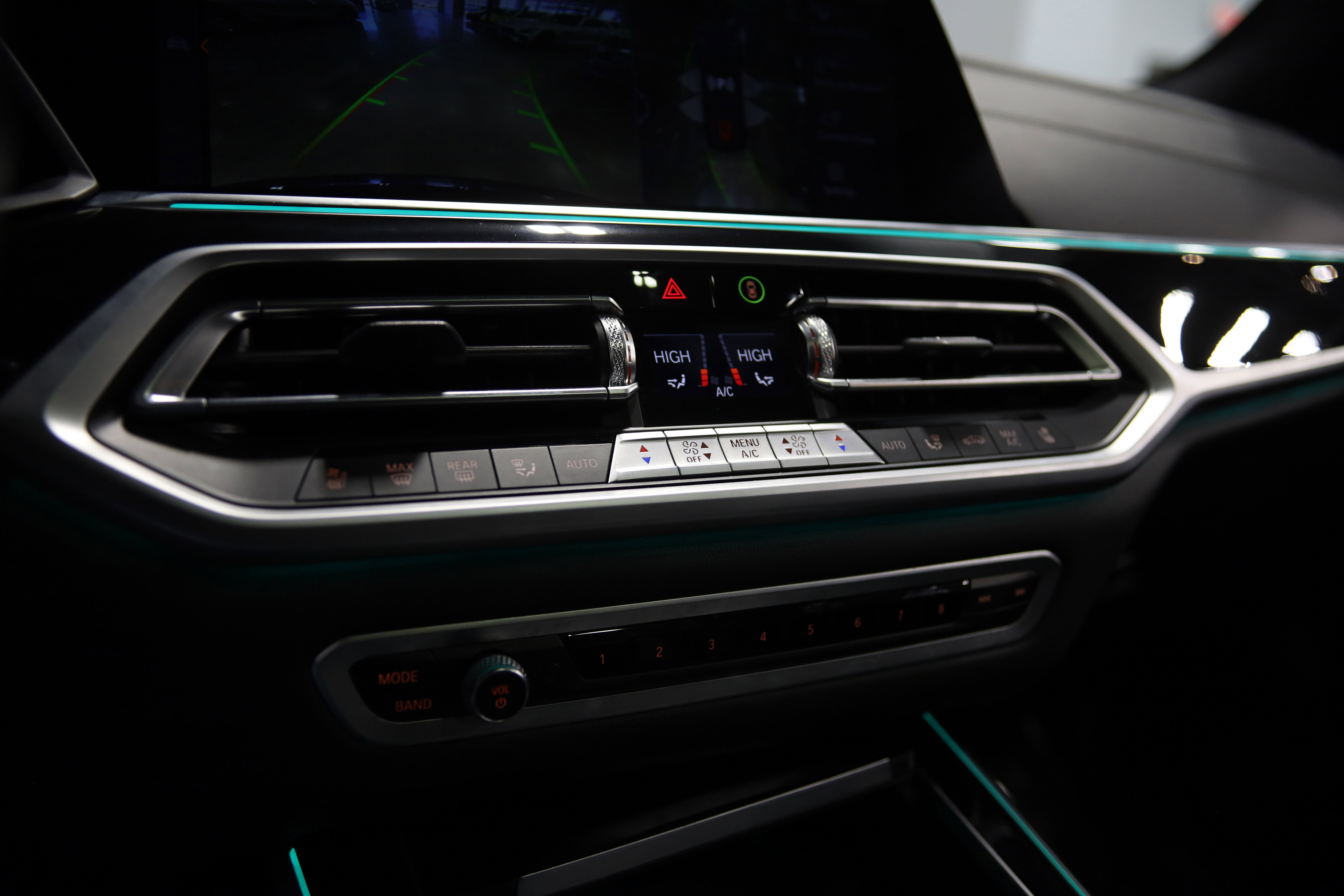 Used 2022 BMW X7 M50i w/ Dynamic Handling Package image 26