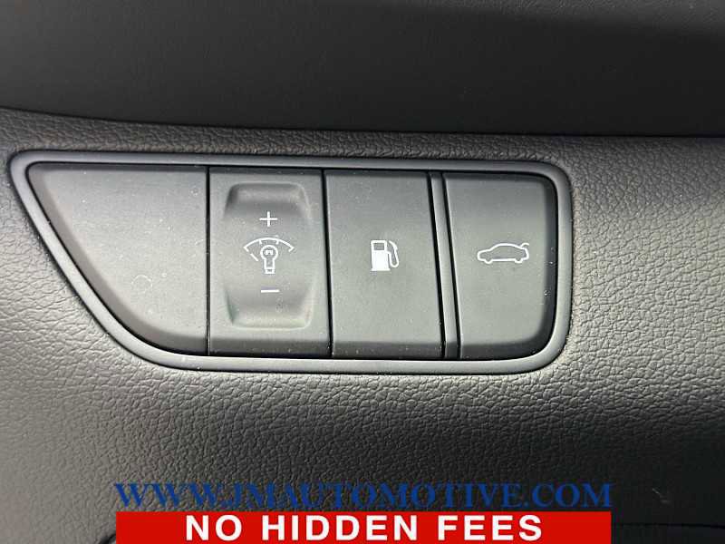 Used 2023 Genesis G70 2.0T image 32