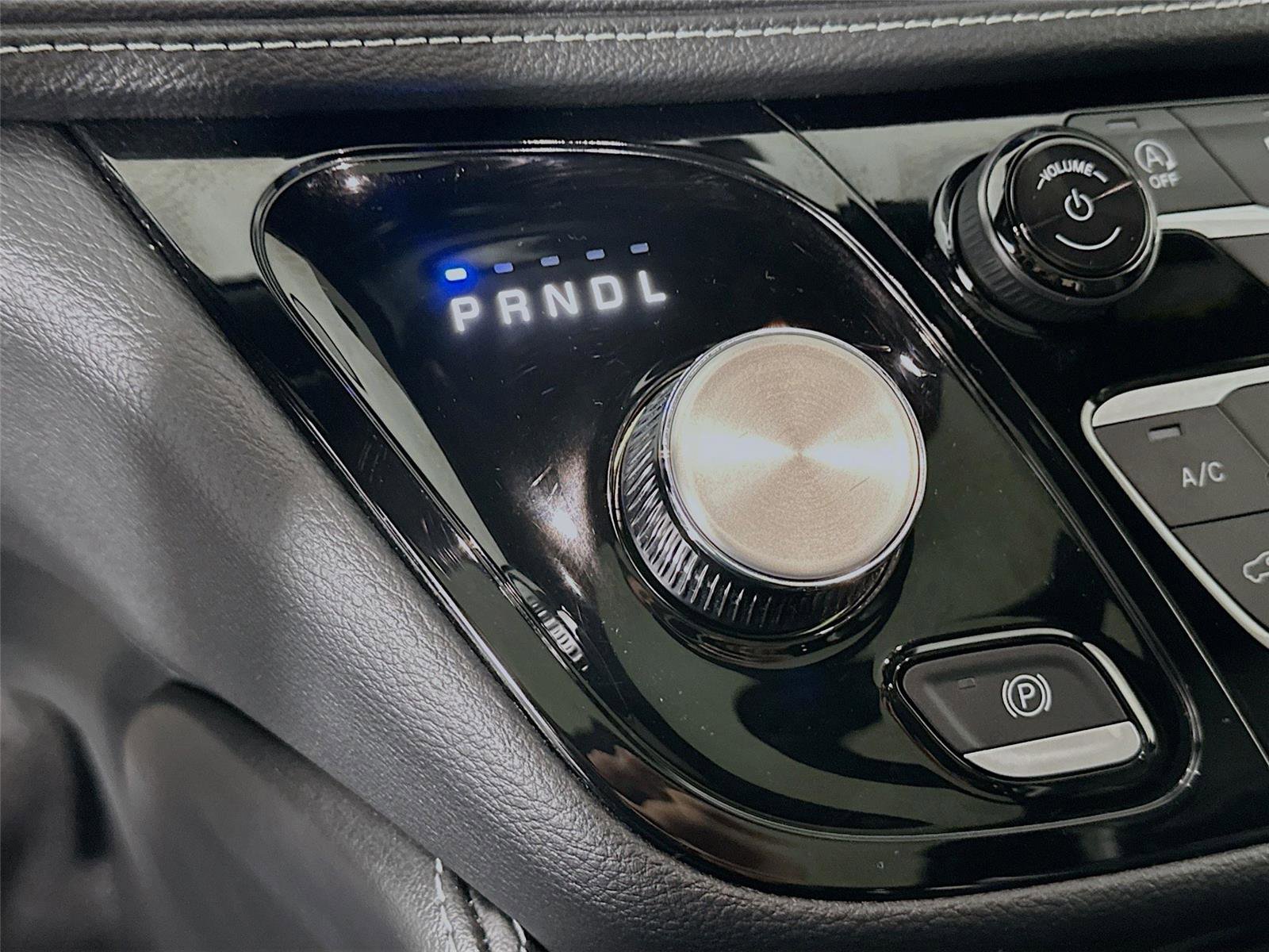 Used 2025 Chrysler Pacifica Limited image 19