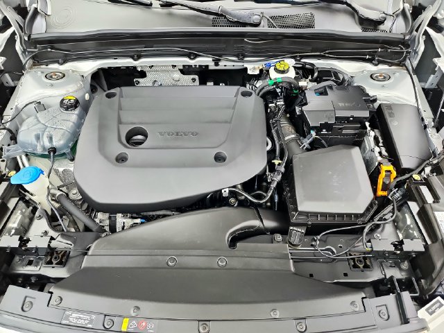 Certified 2023 Volvo XC40 B5 Plus w/ Protection Package Premier AWD/4WD image 33
