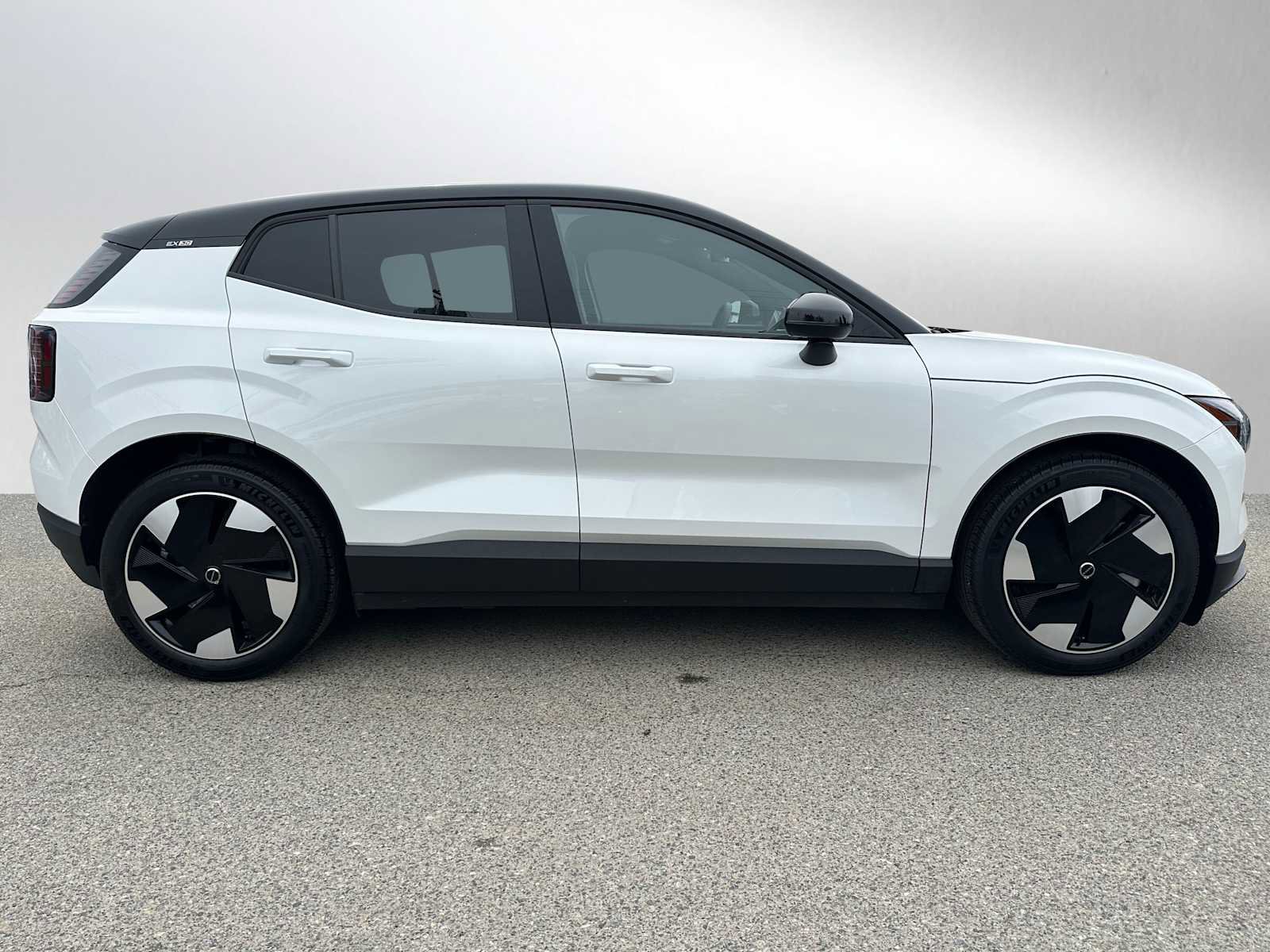 Used 2025 Volvo EX30 Plus w/ Protection Package Premier AWD/4WD image 2