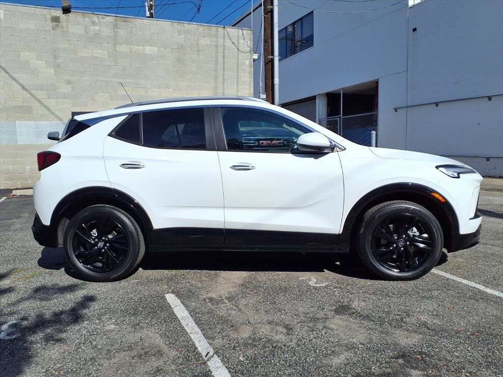 Used 2024 Buick Encore GX Sport Touring image 4
