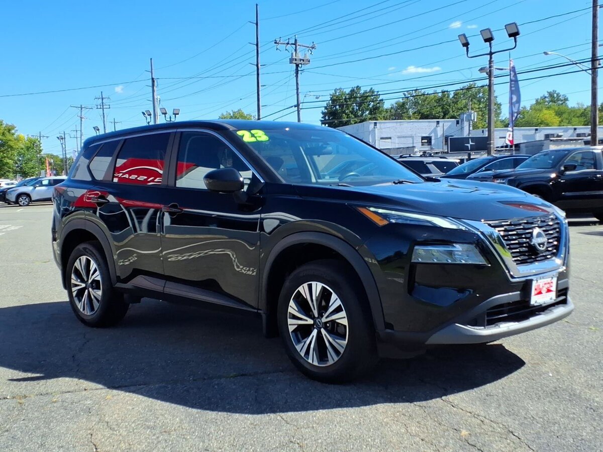 Used 2023 Nissan Rogue SV AWD/4WD image 3