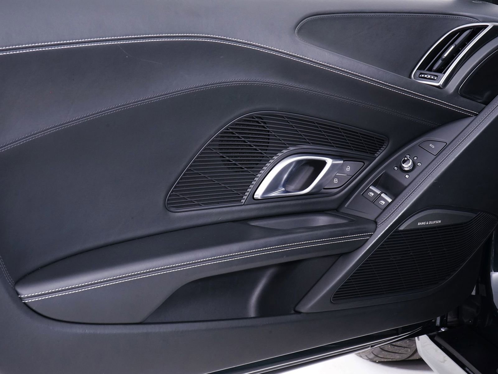 Used 2017 Audi R8 V10 image 32