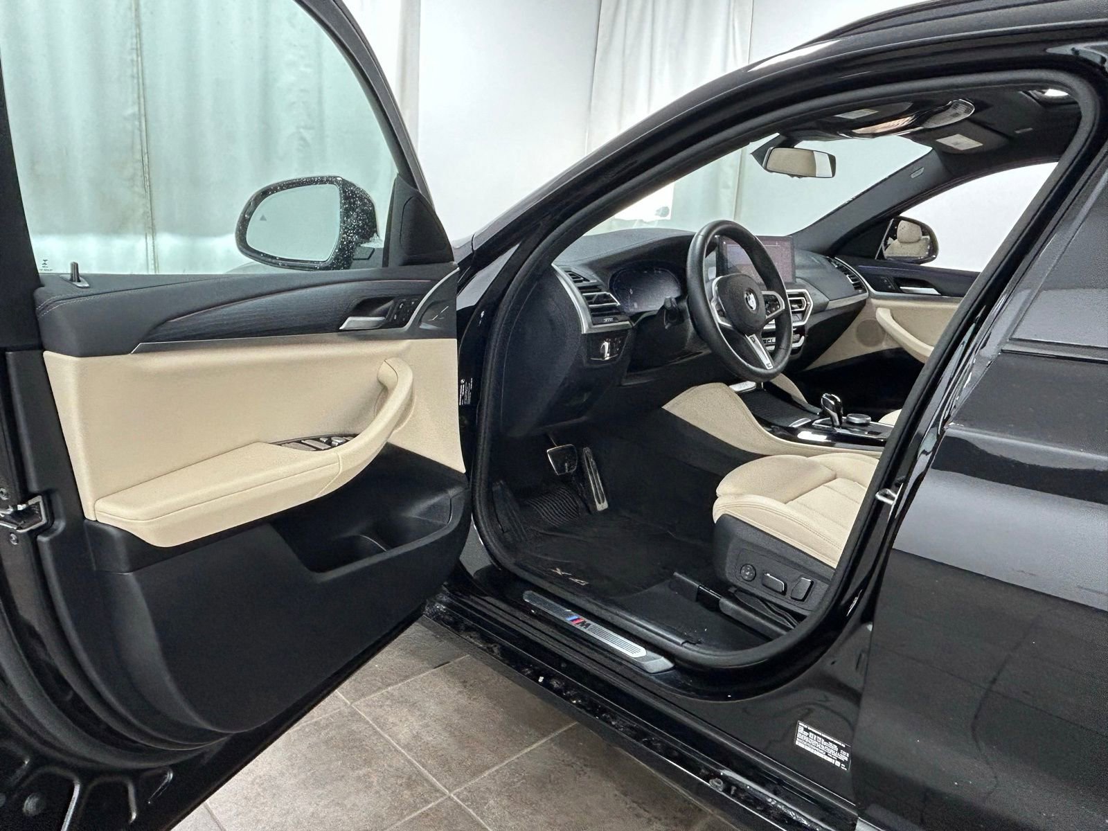 Used 2025 BMW X4 xDrive30i w/ M Sport Package image 24