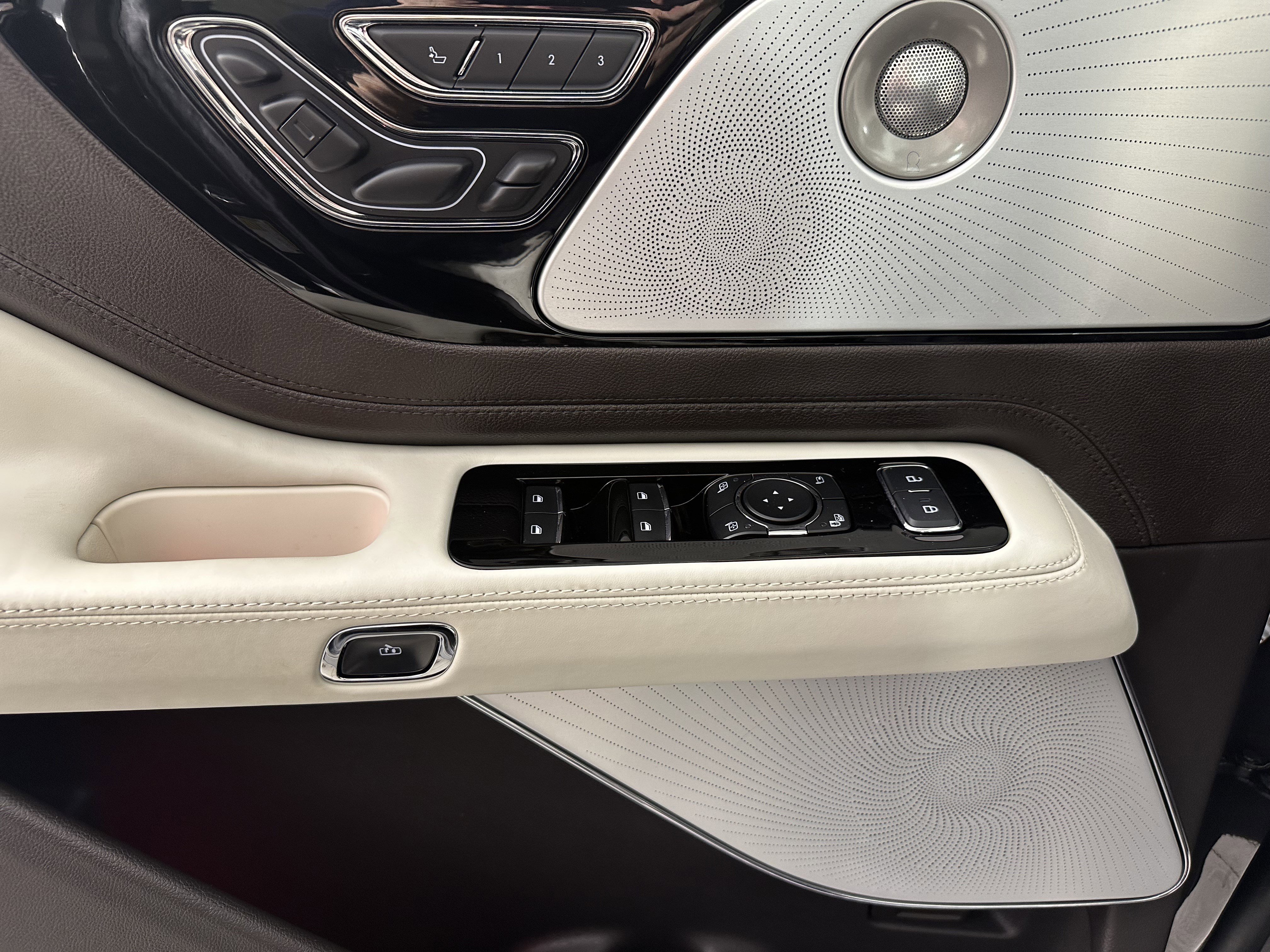 Used 2024 Lincoln Aviator Black Label w/ Dynamic Handling Package image 28