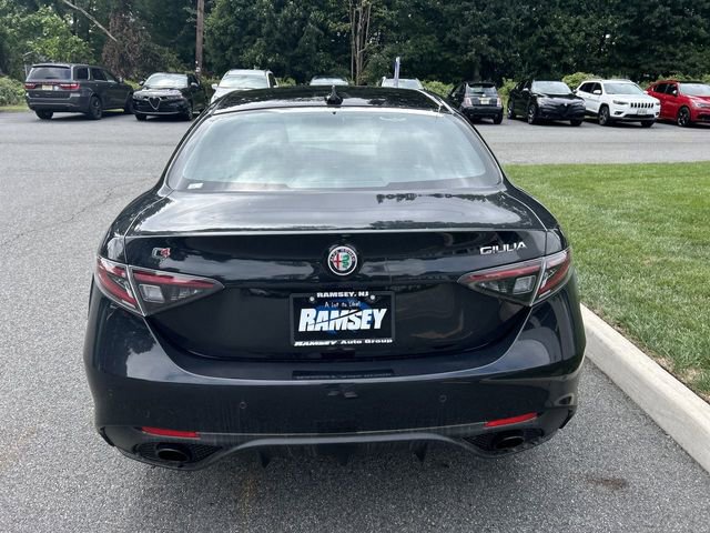 New 2025 Alfa Romeo Giulia AWD w/ Driving Assist Package image 16
