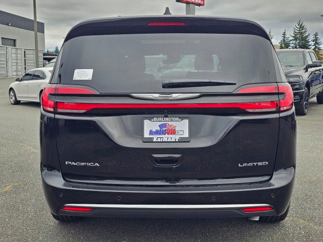 New 2026 Chrysler Pacifica Limited FWD image 4