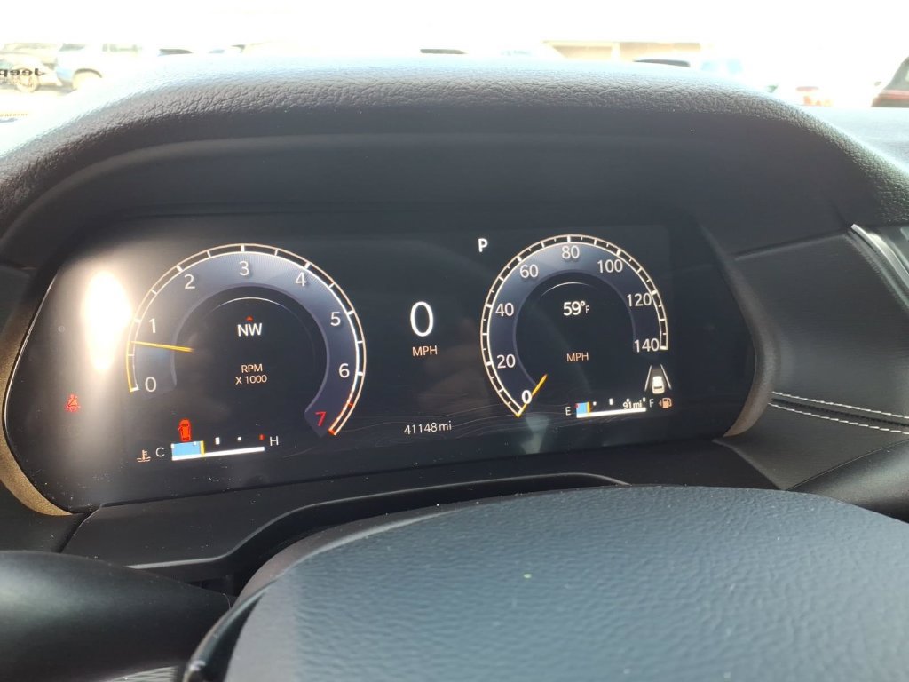 Used 2024 Jeep Grand Cherokee Altitude AWD/4WD image 25