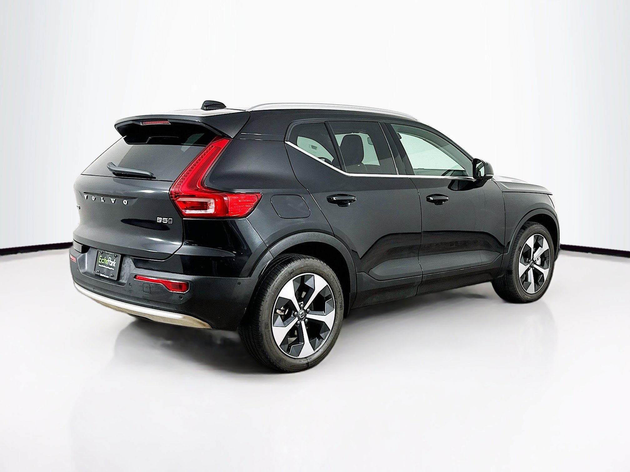 Used 2025 Volvo XC40 B5 Plus image 9