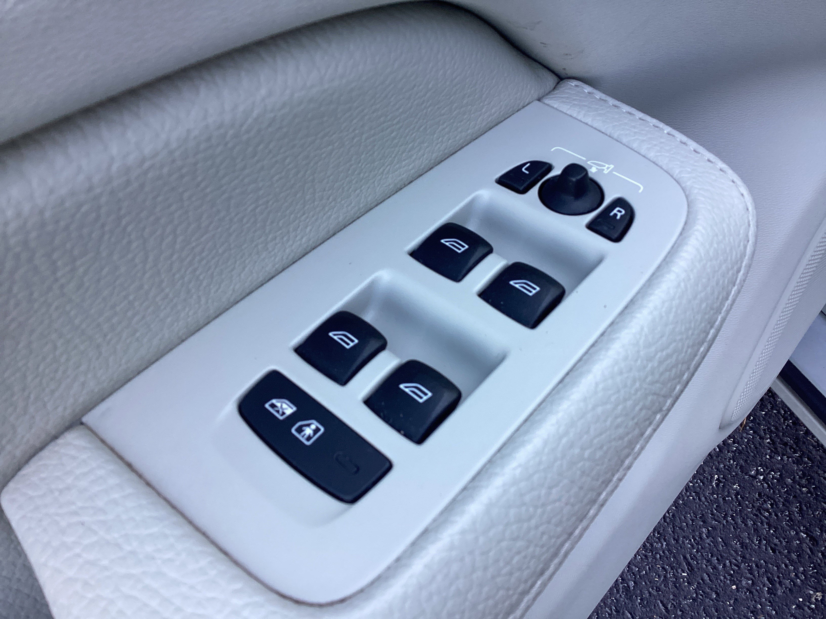 Used 2020 Volvo S60 T5 Inscription w/ Protection Package Premier image 15