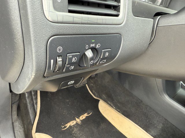 Used 2011 Volvo XC70 3.2 image 16