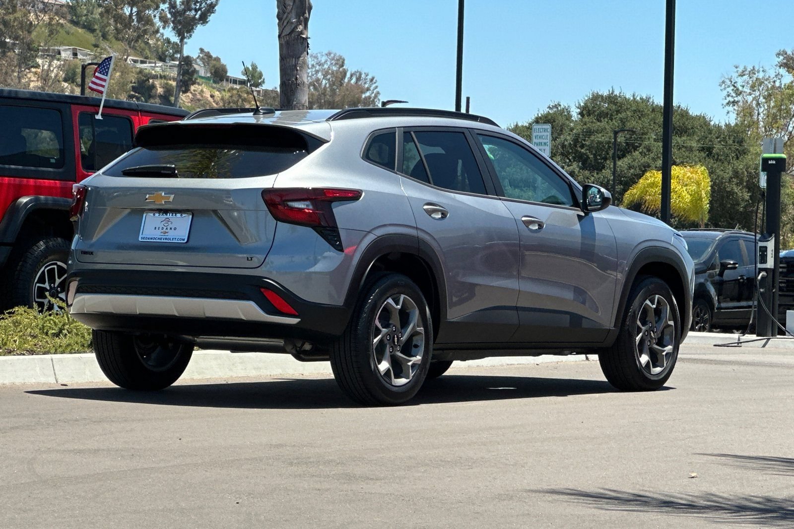 New 2026 Chevrolet Trax LT w/ Driver Confidence Package FWD image 4