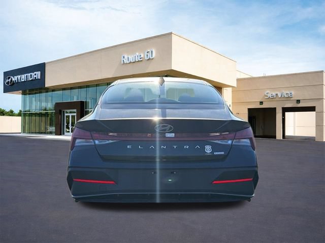 Used 2025 Hyundai Elantra Hybrid FWD image 6