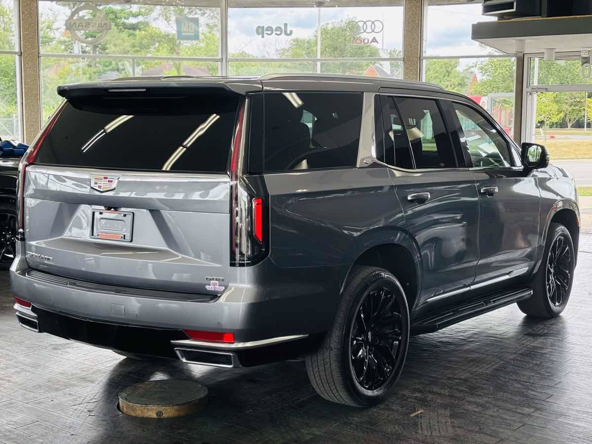 Used 2022 Cadillac Escalade Luxury AWD/4WD image 7