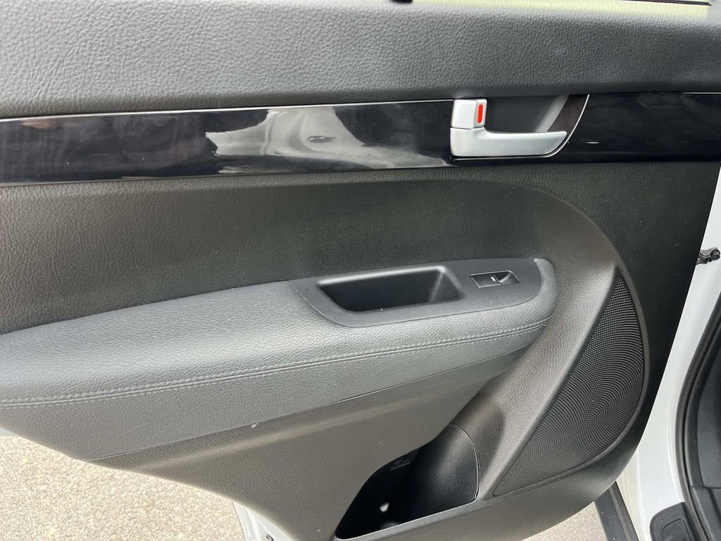 Used 2015 Kia Sorento LX image 17