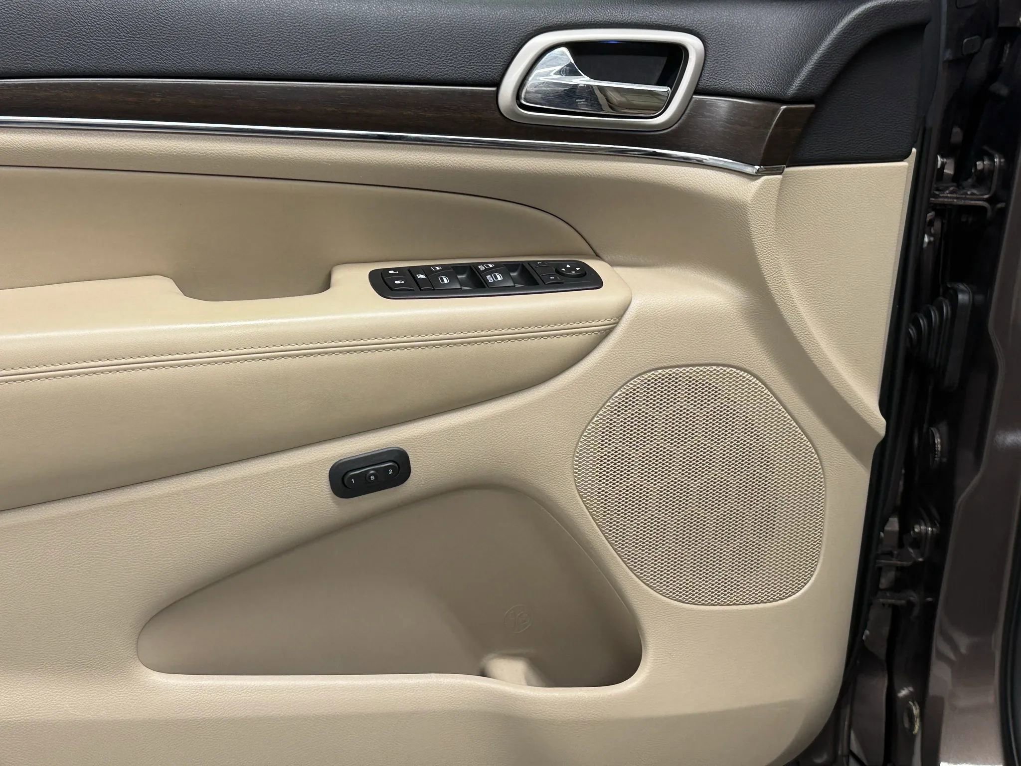 Used 2017 Jeep Grand Cherokee Limited RWD image 27