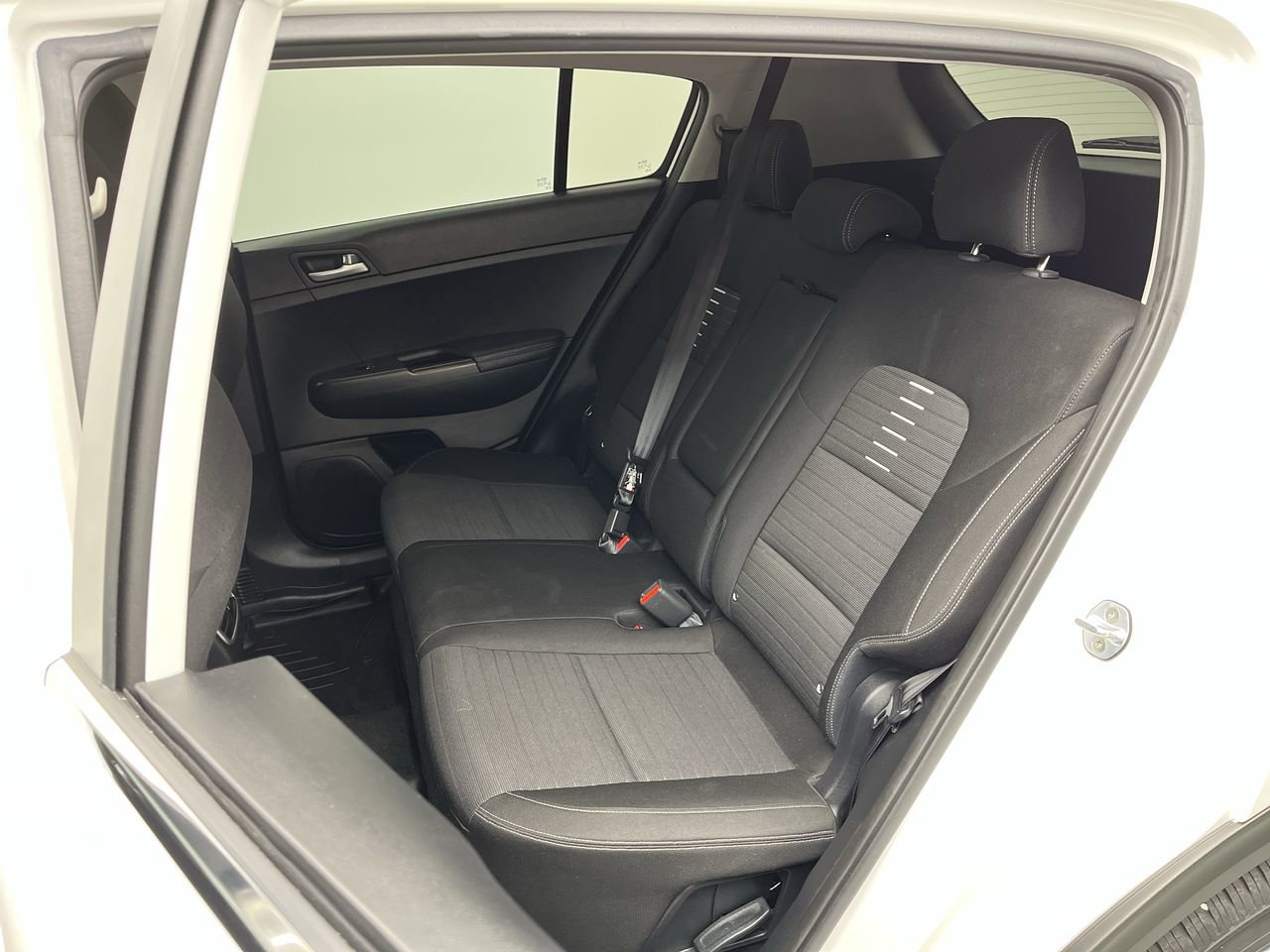 Used 2018 Kia Sportage LX AWD/4WD image 9