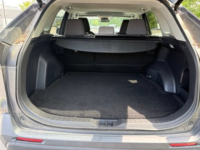 Used 2019 Toyota RAV4 XLE w/ Convenience Package FWD image 4
