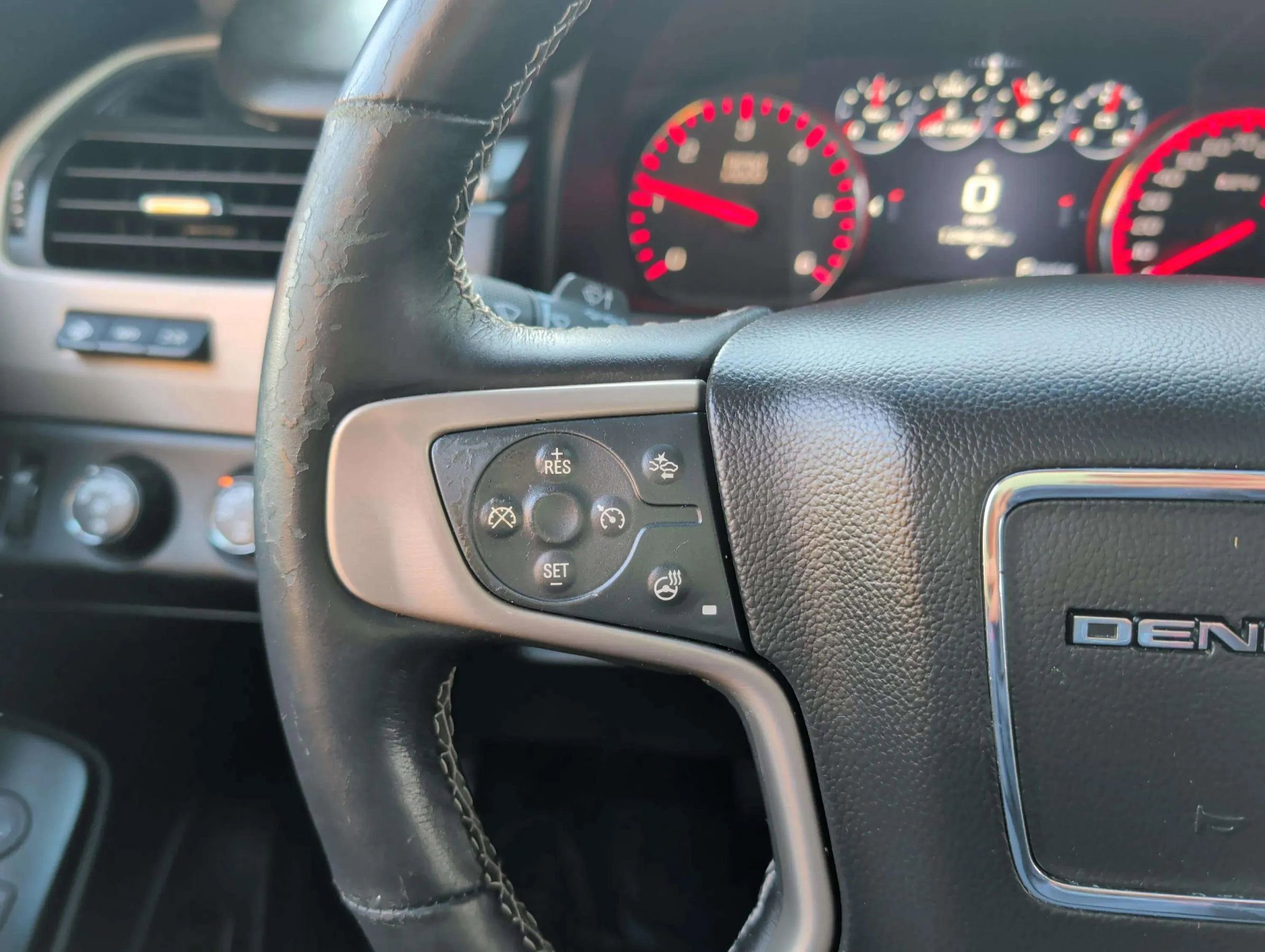 Used 2015 GMC Yukon Denali w/ Touring Package AWD/4WD image 23