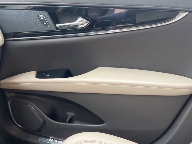 Used 2023 Lincoln Nautilus Reserve image 16