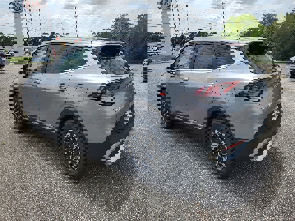 New 2025 Kia Sportage LX image 3