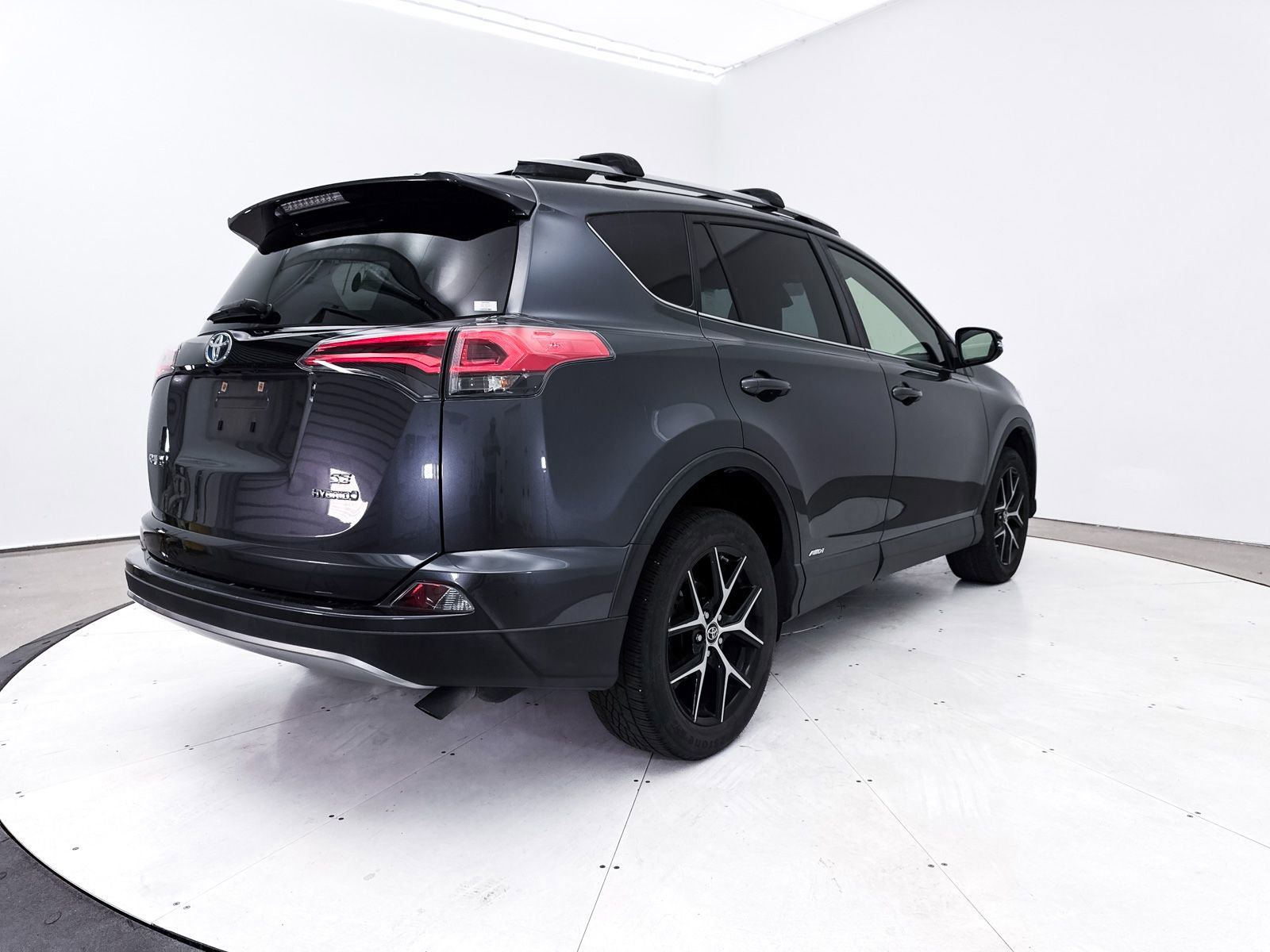 Used 2018 Toyota RAV4 SE AWD/4WD image 15