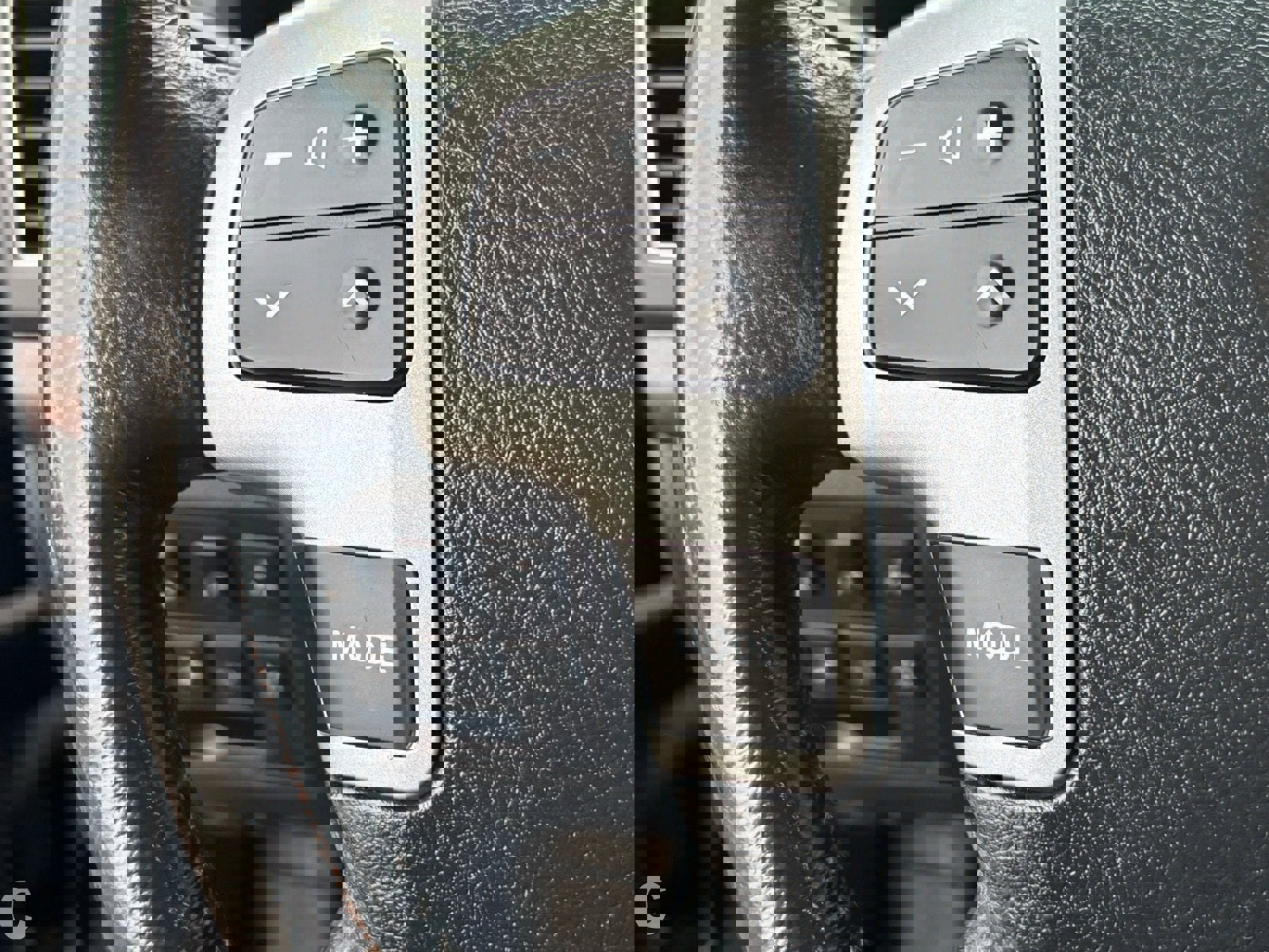 Used 2013 Toyota Land Cruiser image 16