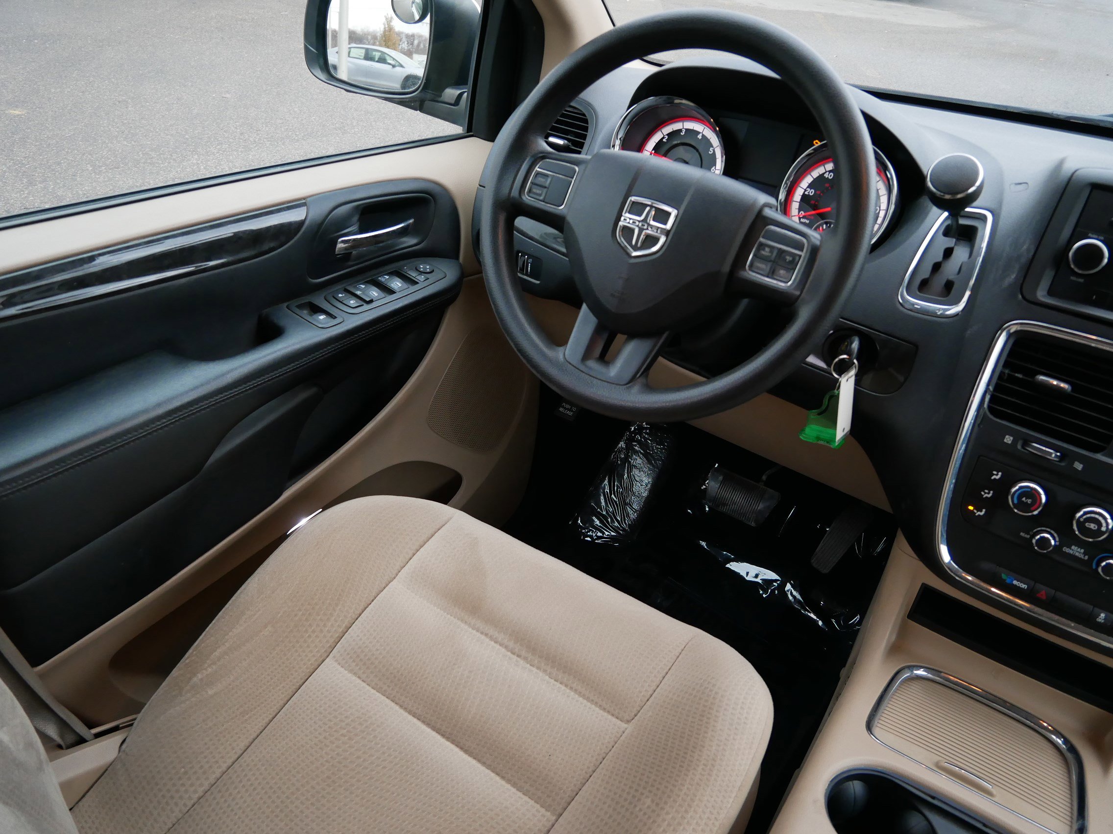 Used 2014 Dodge Grand Caravan SXT image 10