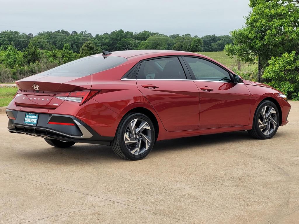 Used 2025 Hyundai Elantra Limited FWD image 4