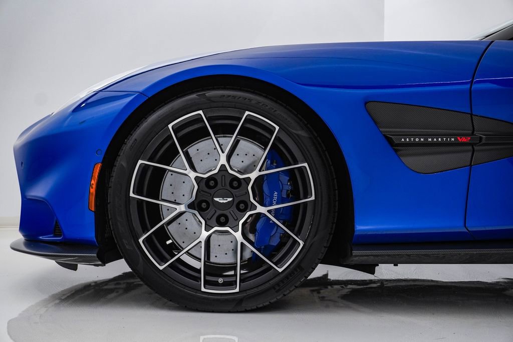 Used 2026 Aston Martin Vanquish Convertible RWD image 17
