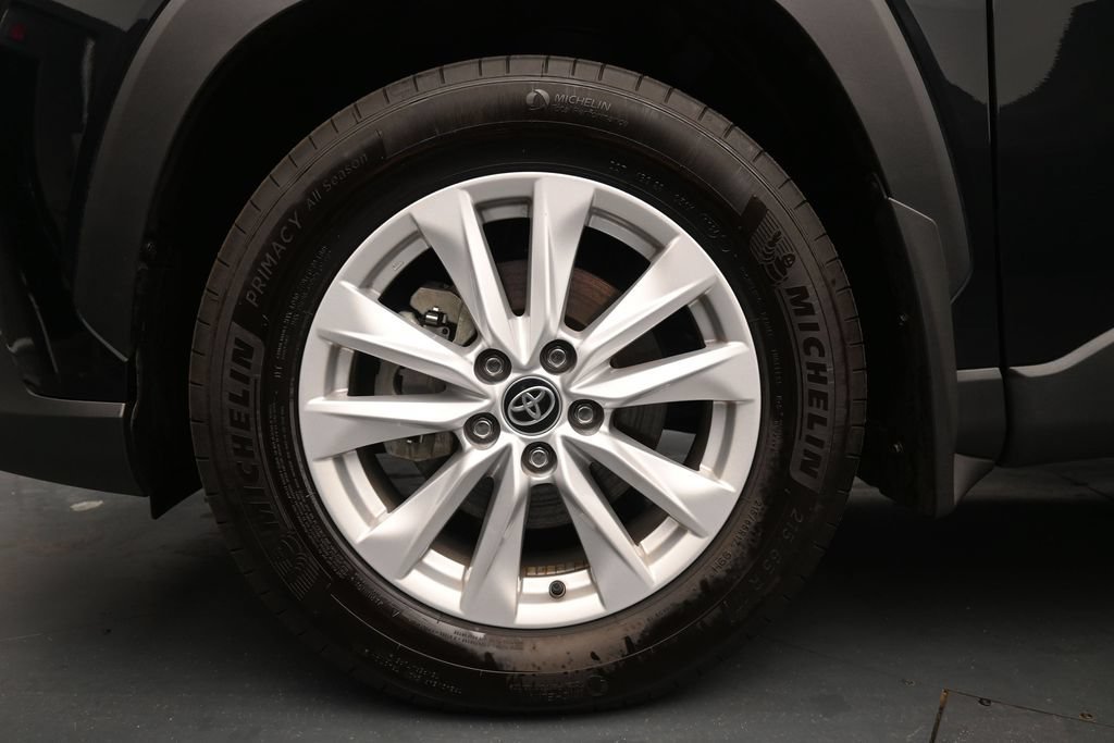 Used 2024 Toyota Corolla Cross LE w/ Moonroof Package FWD image 11