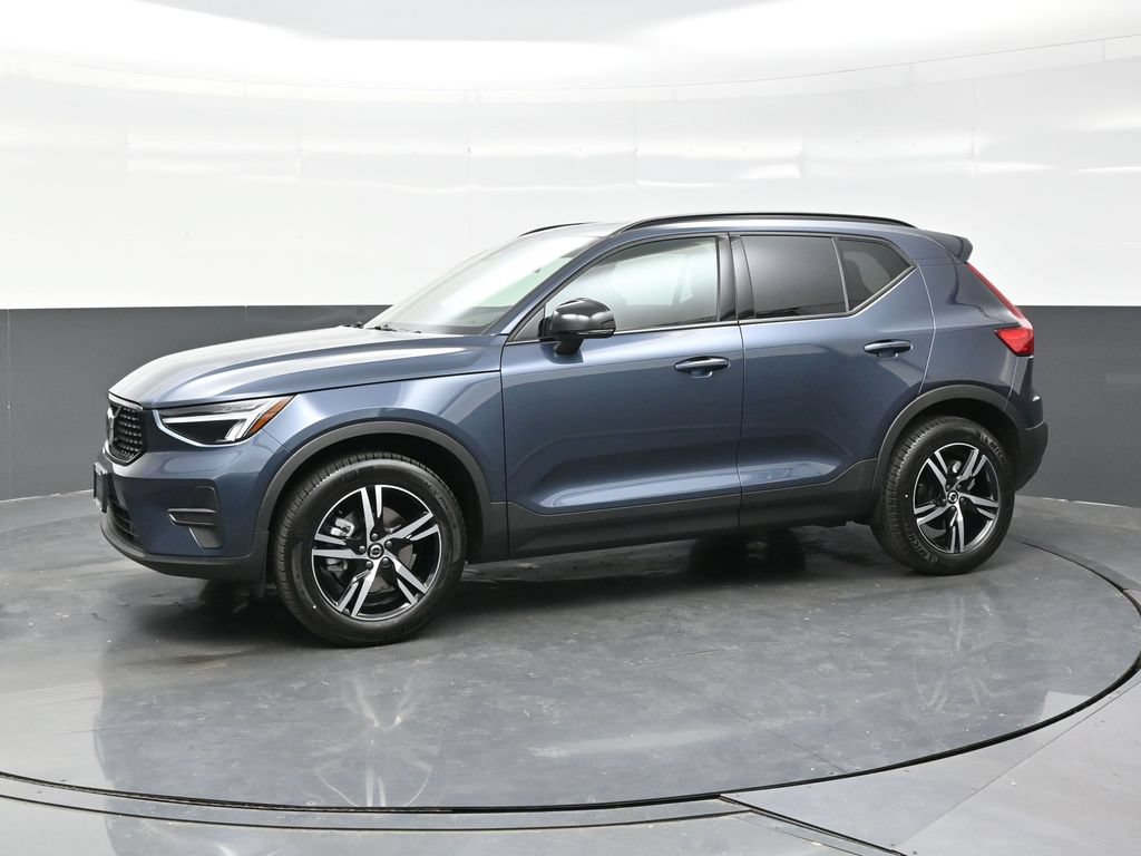 New 2026 Volvo XC40 B5 Core w/ Climate Package AWD/4WD image 3