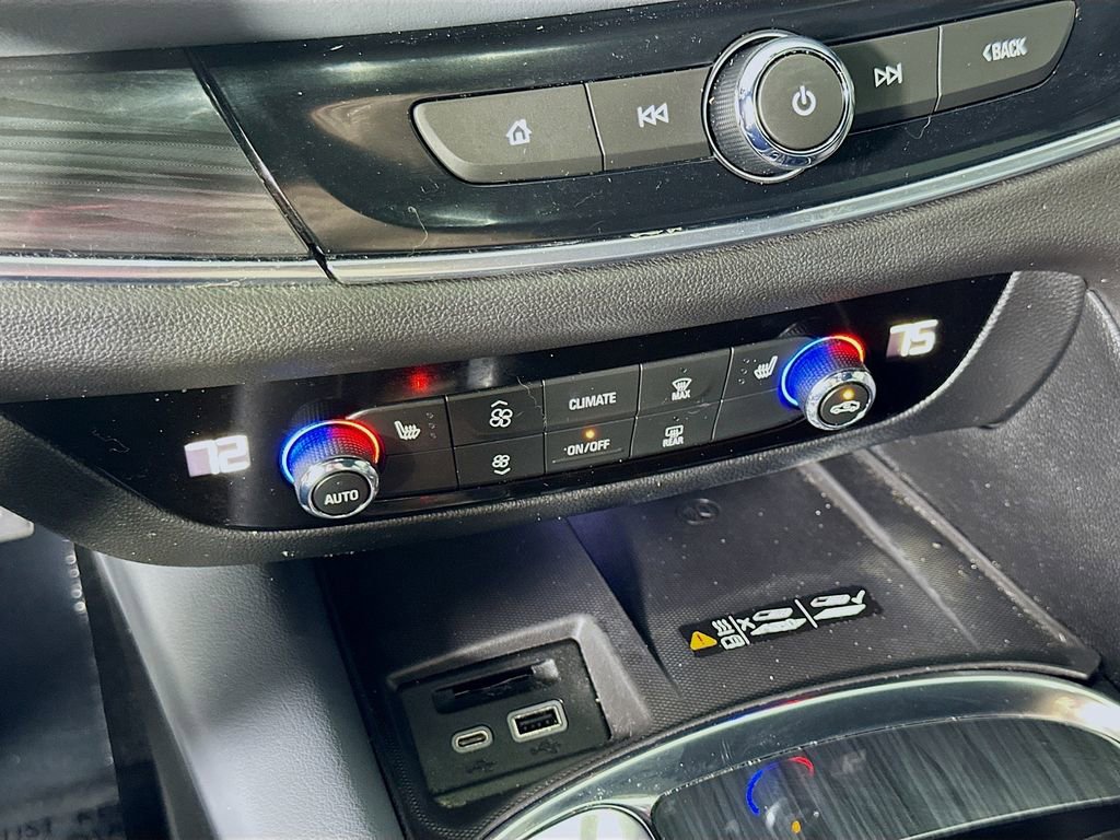 Used 2024 Buick Enclave Essence w/ Technology Package image 26