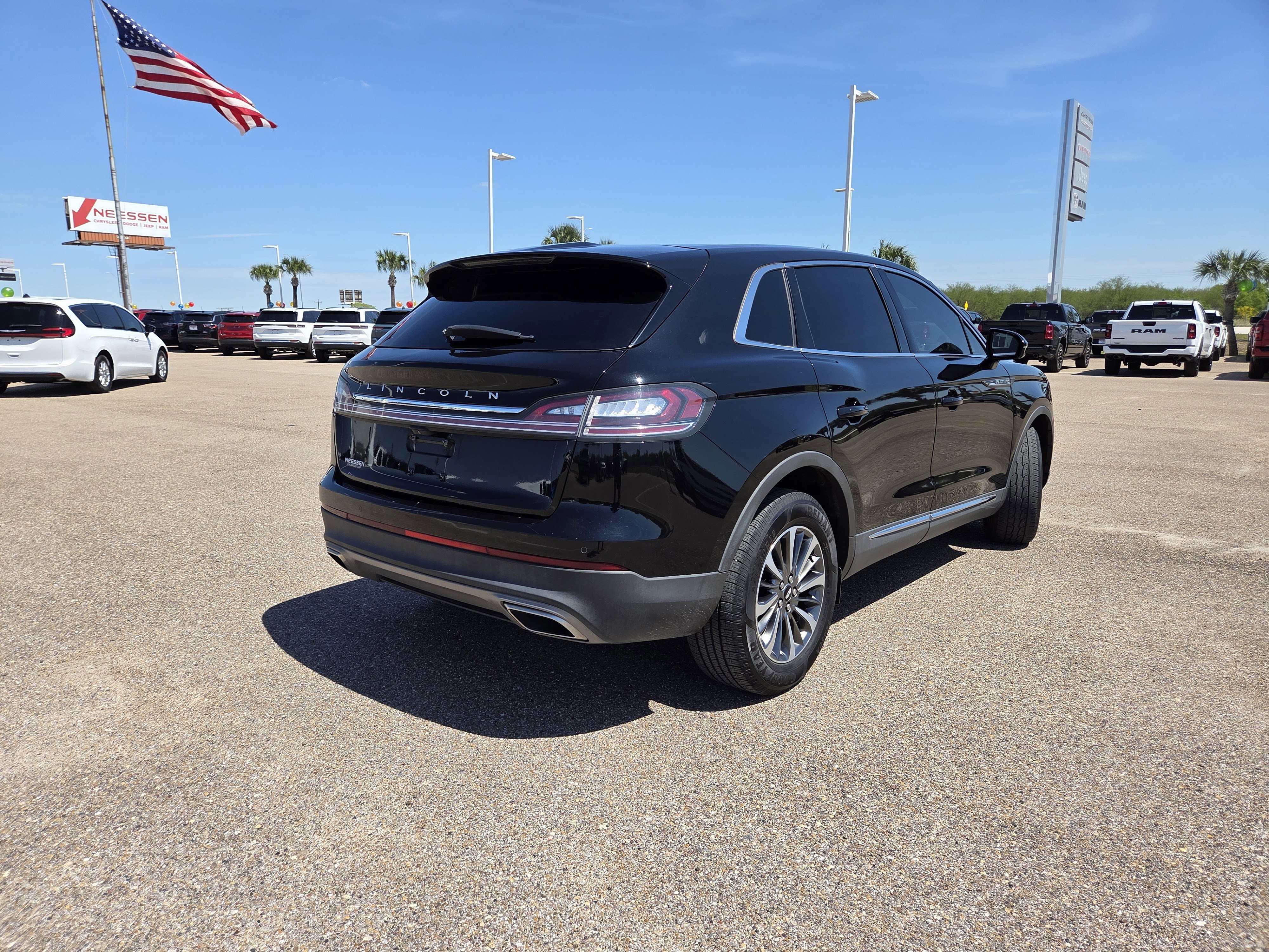Used 2022 Lincoln Nautilus Reserve AWD/4WD image 7