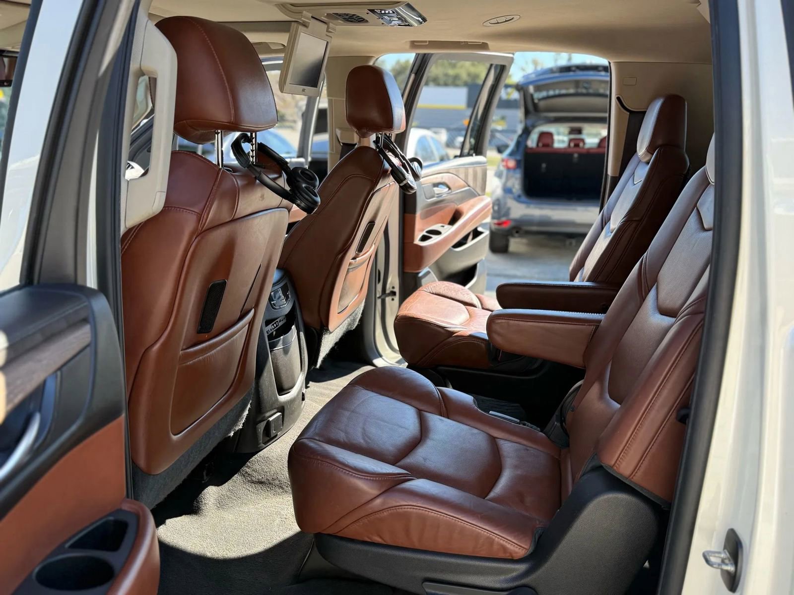 Used 2015 Cadillac Escalade ESV Premium image 18