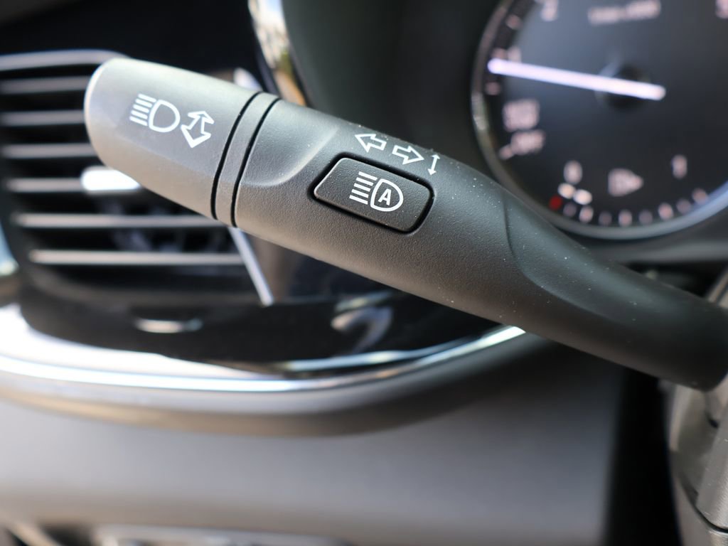 Used 2023 Buick Envision Avenir image 48