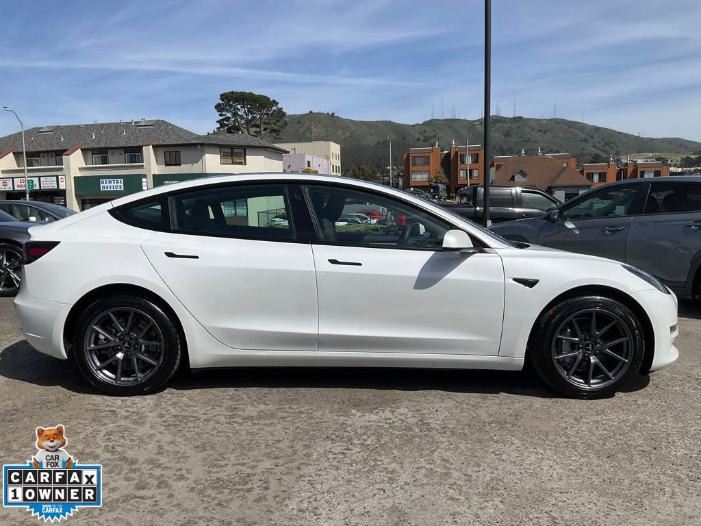Used 2023 Tesla Model 3 Standard Range image 3