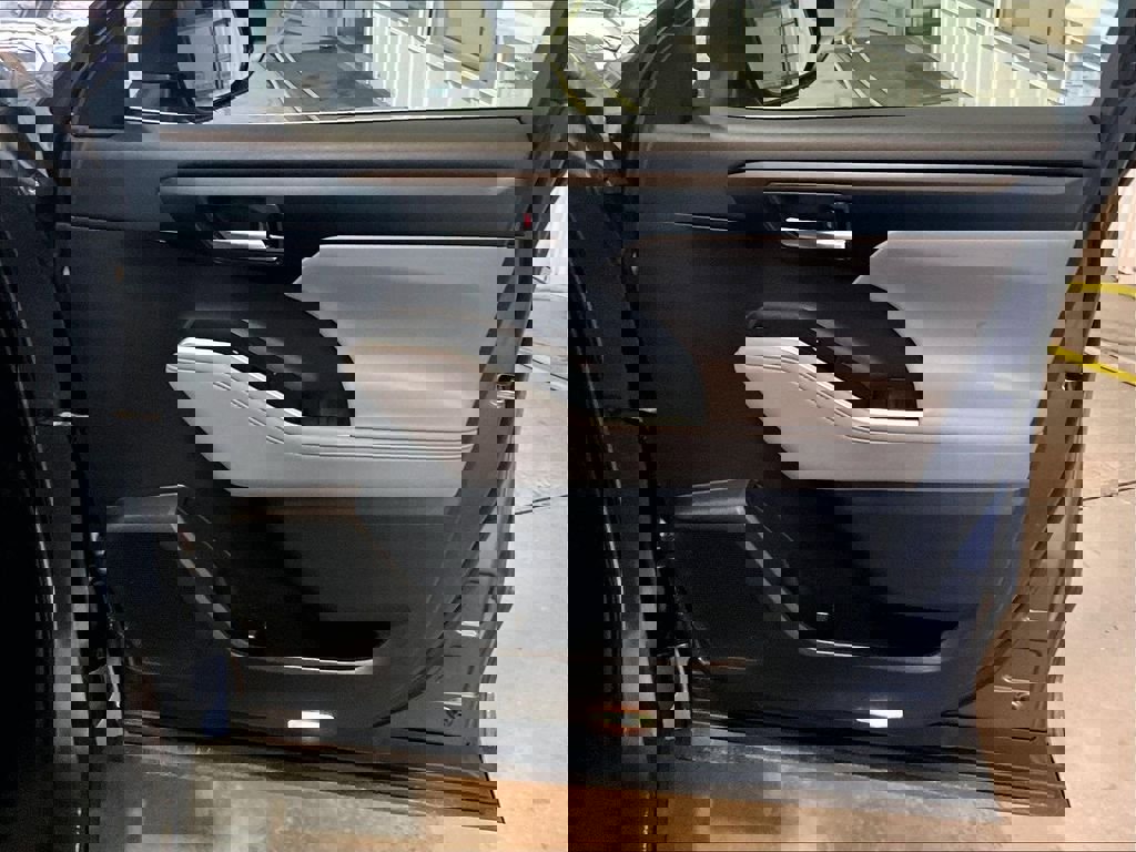 Used 2021 Toyota Highlander XLE image 12