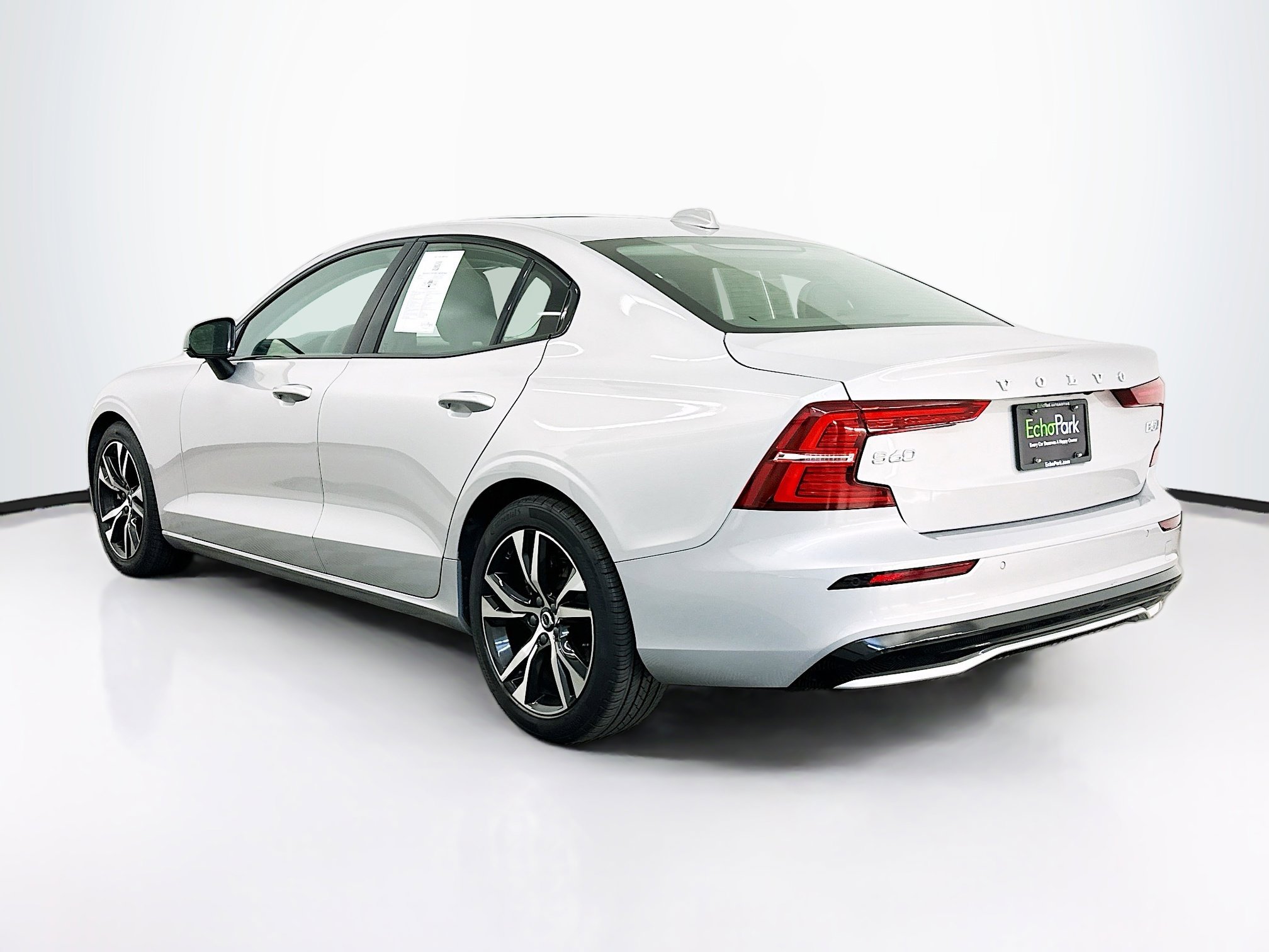 Used 2025 Volvo S60 B5 Core image 5
